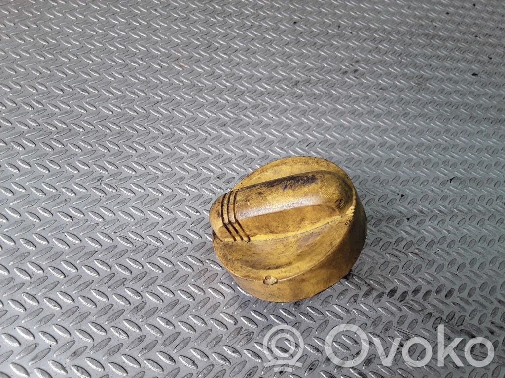 Tepalo užpylimo angos dangtelis
