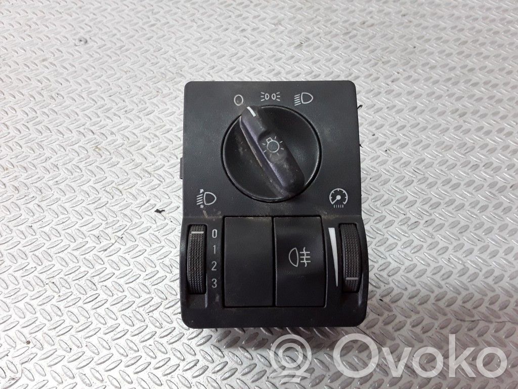 Light switch   9116612