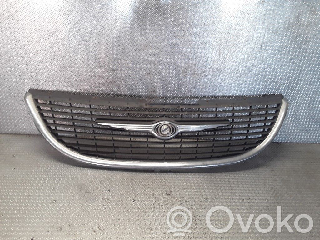 Chrysler Town & Country IV Etupuskurin ylempi jäähdytinsäleikkö 