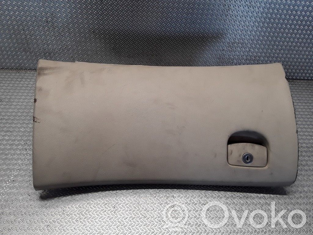 Peugeot 607 Tapa/cubierta de la guantera 