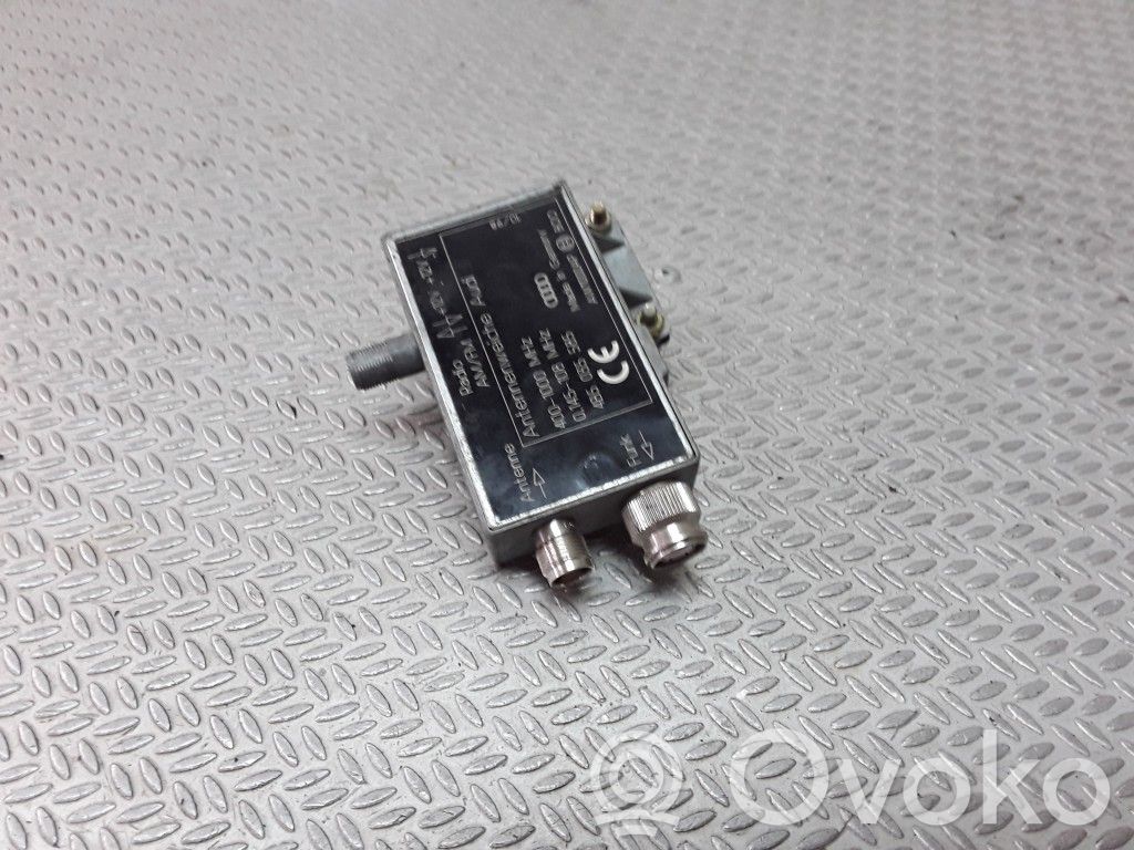 Audi A8 S8 D2 4D Aerial antenna amplifier 