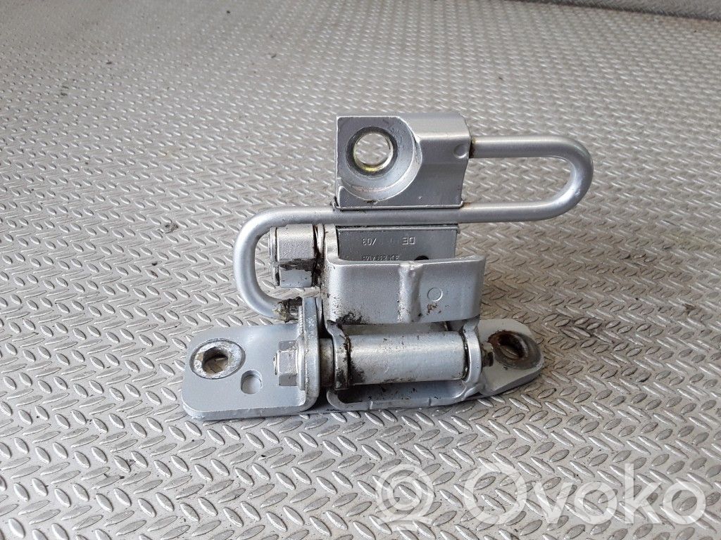 Volkswagen Phaeton Rear door lower hinge 