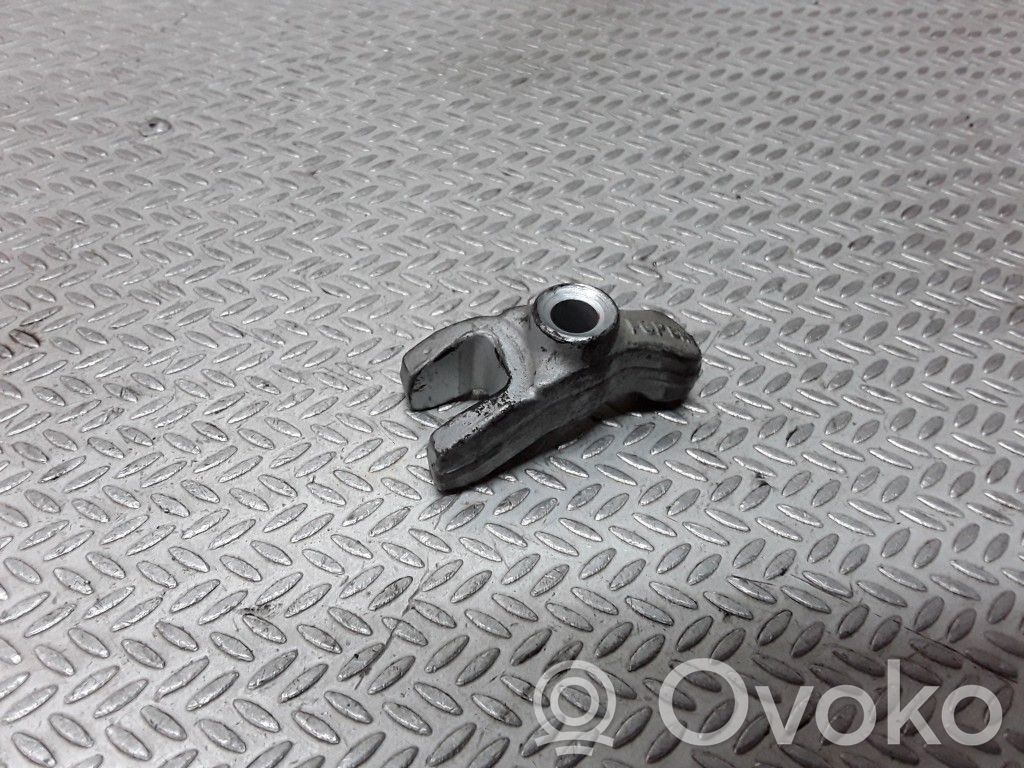 Abrazadera del inyector de combustible