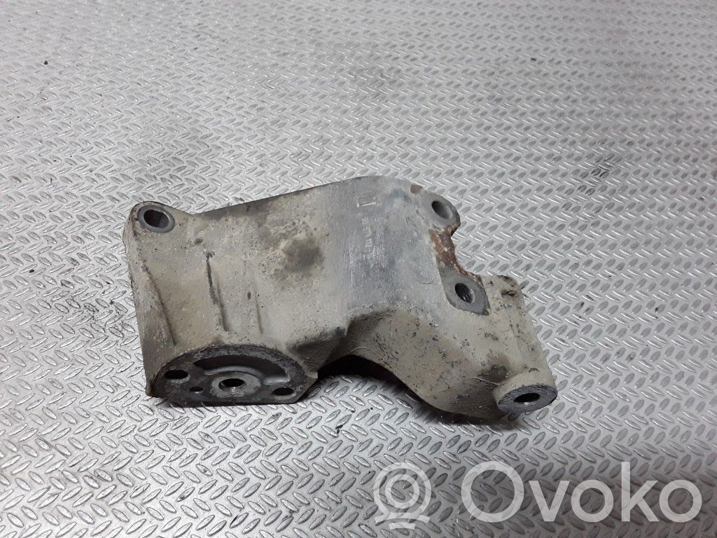 Opel Astra G Generator/alternator bracket 