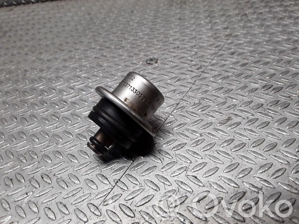 Volkswagen Golf IV Régulateur de pression de carburant 