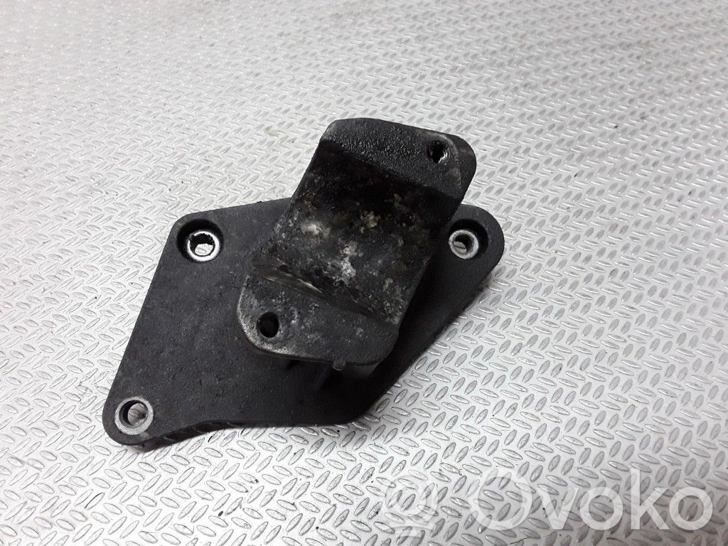 Volkswagen Sharan Intercooler pipe mounting bracket 