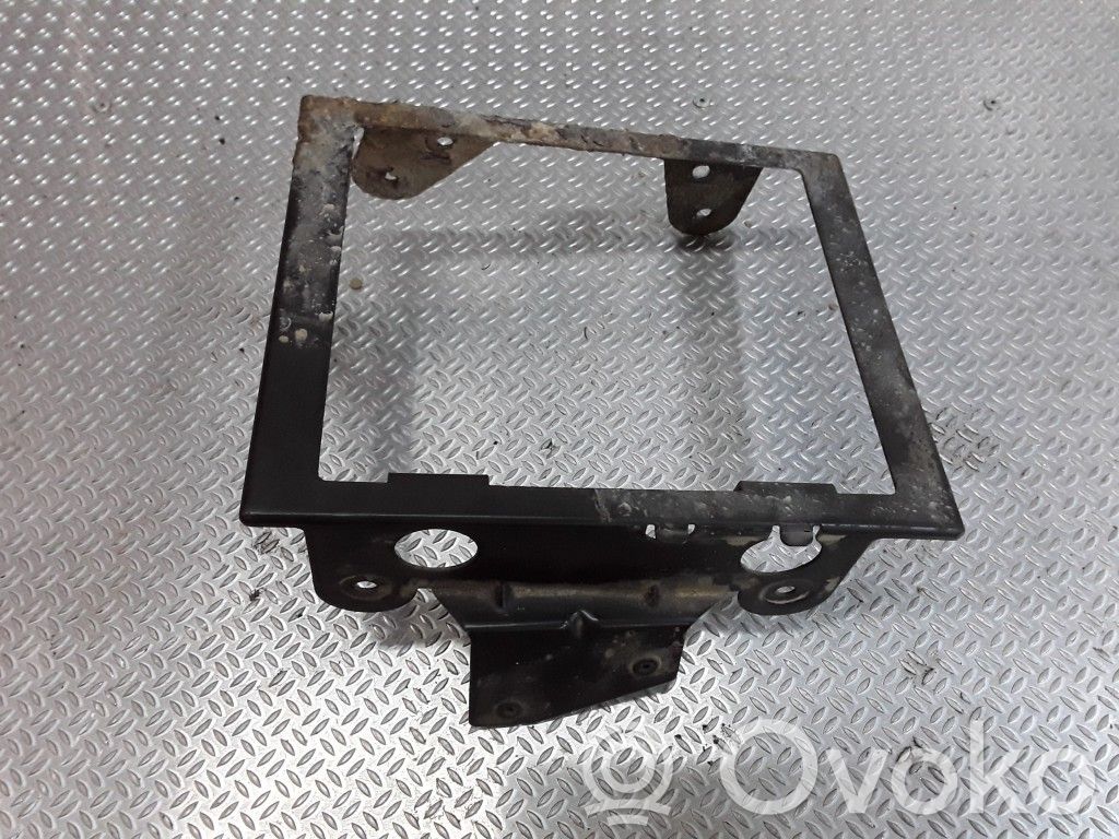 Radiator mount bracket   4B0203519