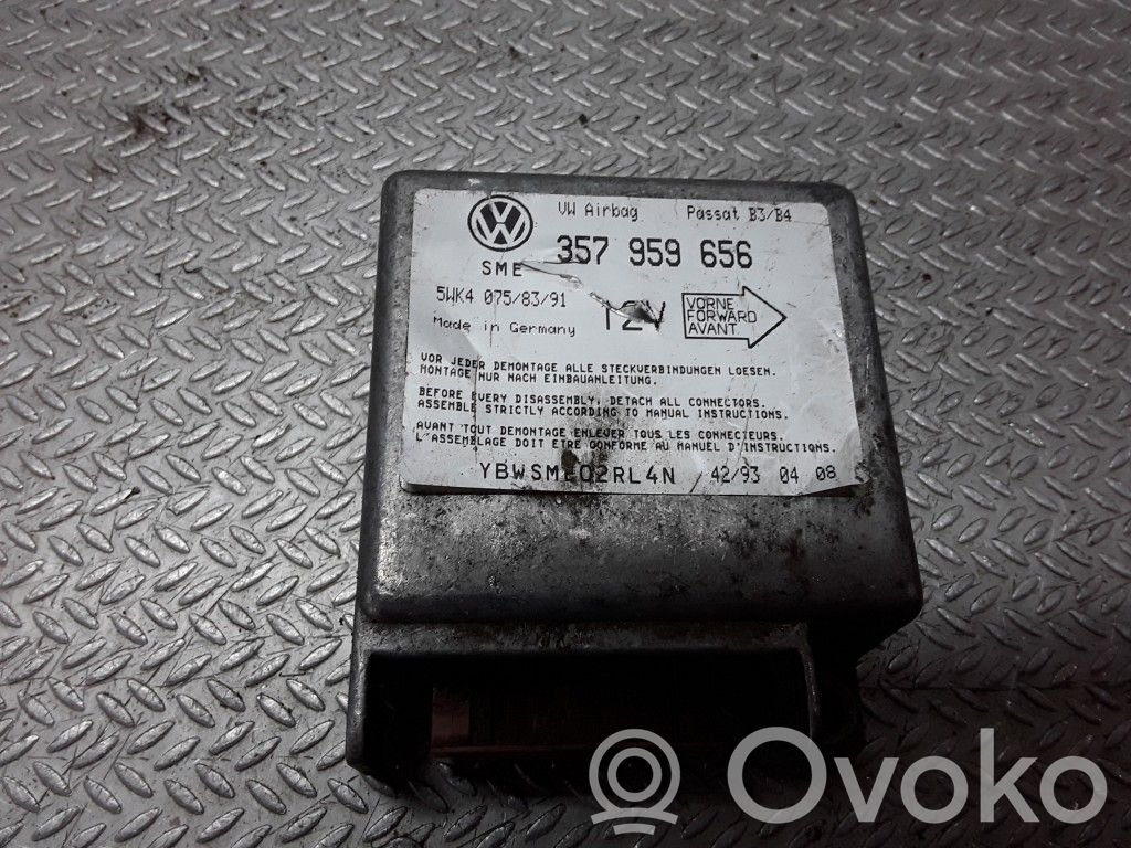 Volkswagen PASSAT B4 Airbag control unit/module 