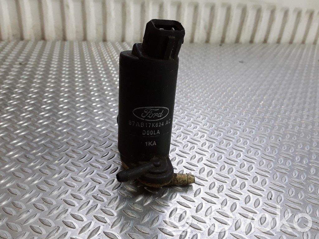 Ford Mondeo MK II Windscreen/windshield washer pump 