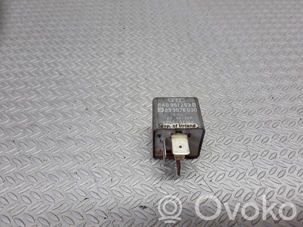 Audi A6 S6 C4 4A Fuel pump relay 
