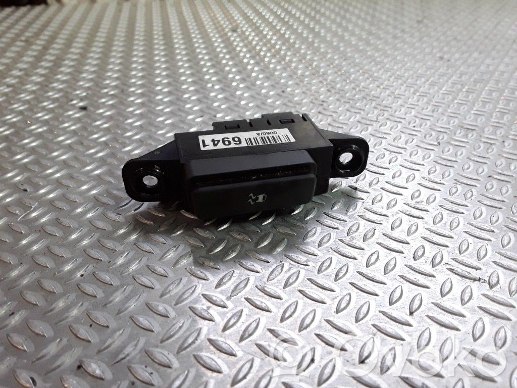 ESP (stability program) switch   96828426