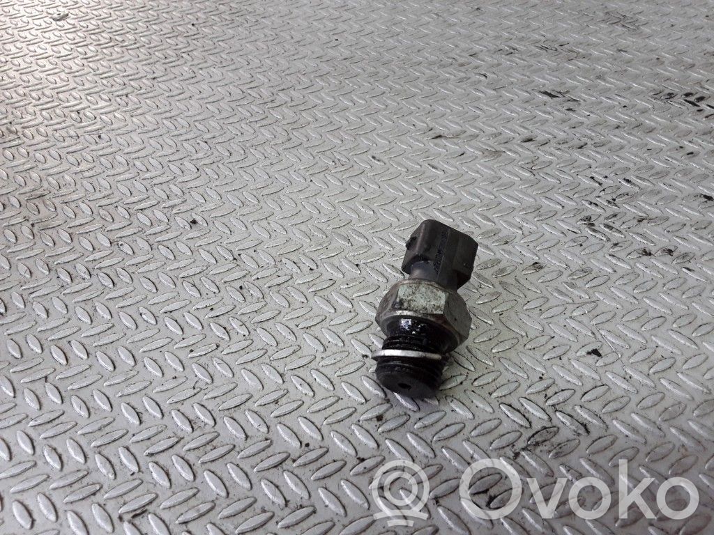 Oil pressure sensor