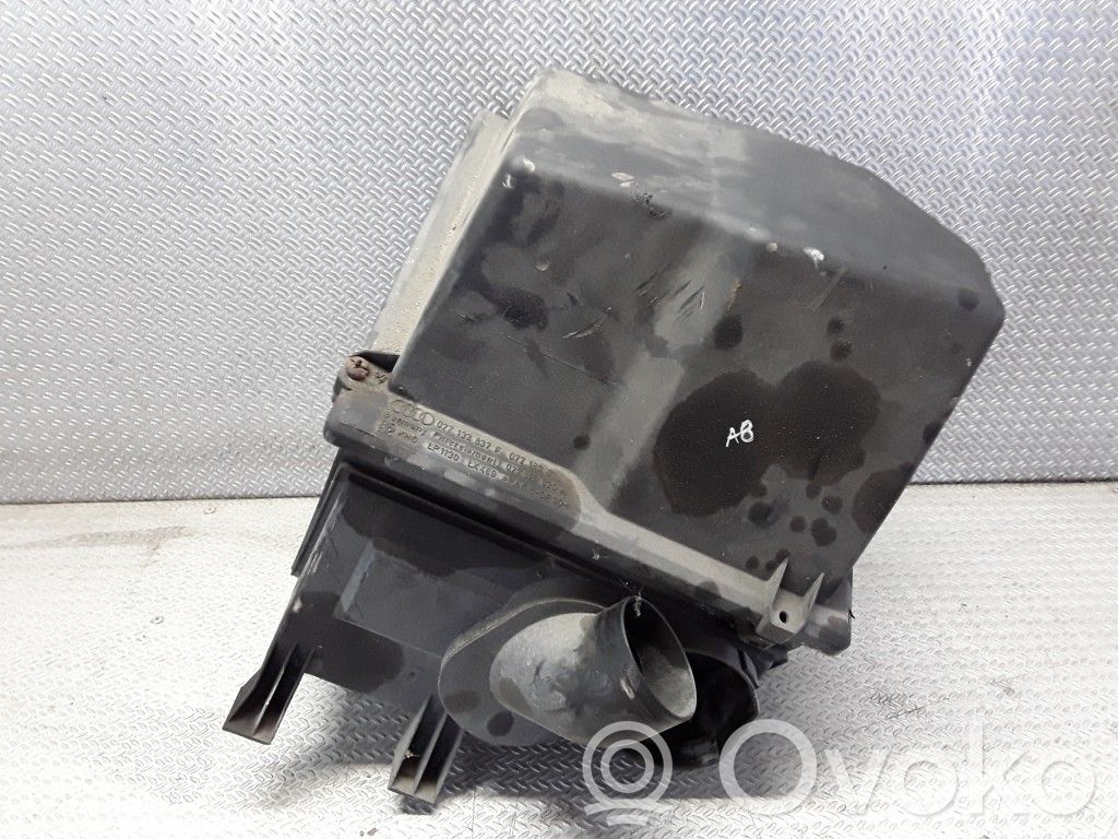 Audi A8 S8 D2 4D Obudowa filtra powietrza 