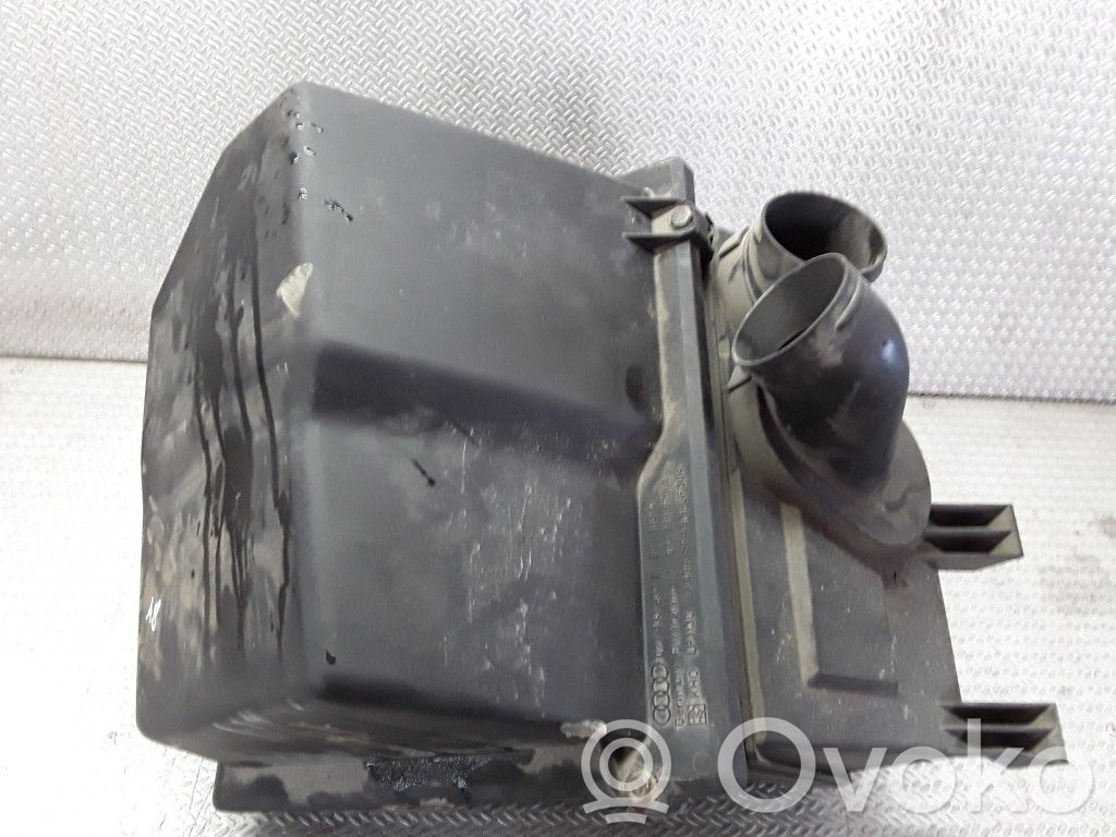 Audi A8 S8 D2 4D Obudowa filtra powietrza 