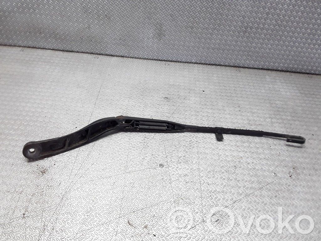 Front wiper blade arm   4D1955407B