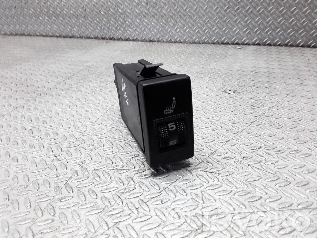 Sēdekļu apsildes slēdzis   4D0963563C