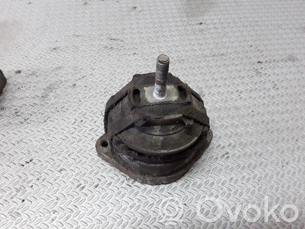 Audi A8 S8 D2 4D Engine mount bracket 