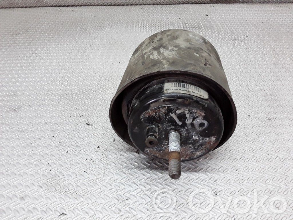 Volkswagen Phaeton Engine mount bracket 