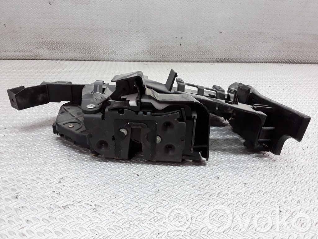 Ford Focus C-MAX Takaoven lukko 