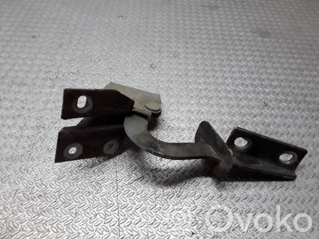 Engine bonnet/hood hinges