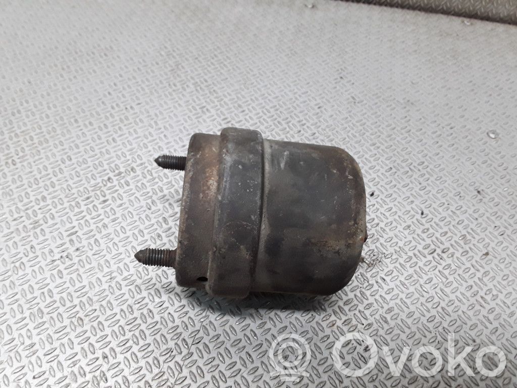 Engine mount bracket   7D0199132C