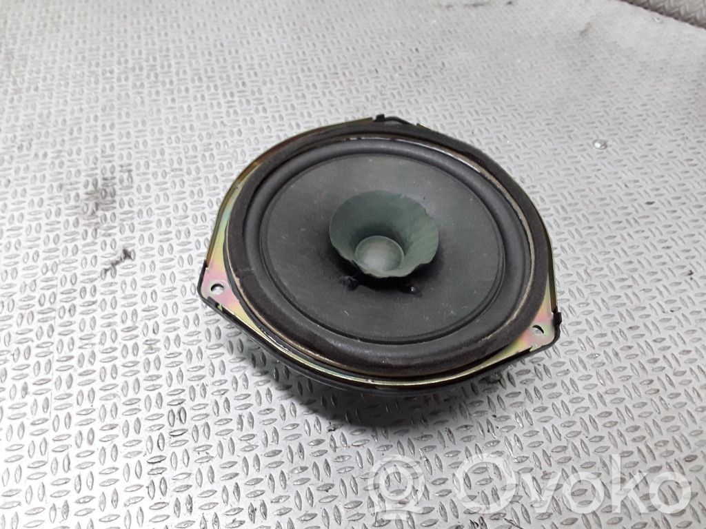Altavoz de la puerta trasera   D35066960