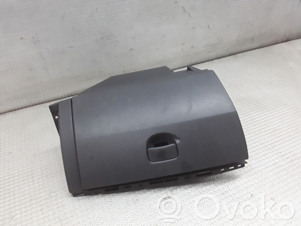 Renault Clio III Daiktadėžės (bordačioko) komplektas 