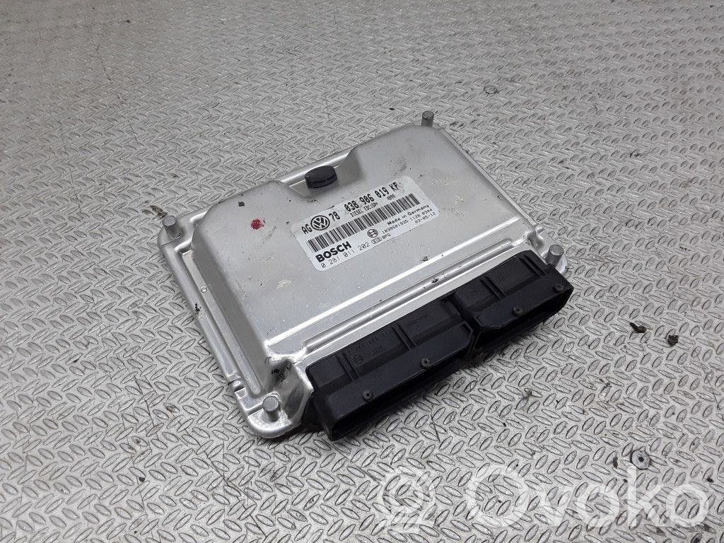 Volkswagen PASSAT B5.5 Engine control unit/module 