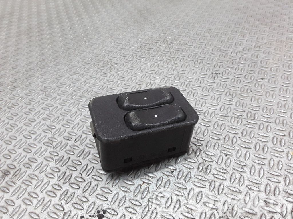 Interruptor del elevalunas eléctrico   13363202