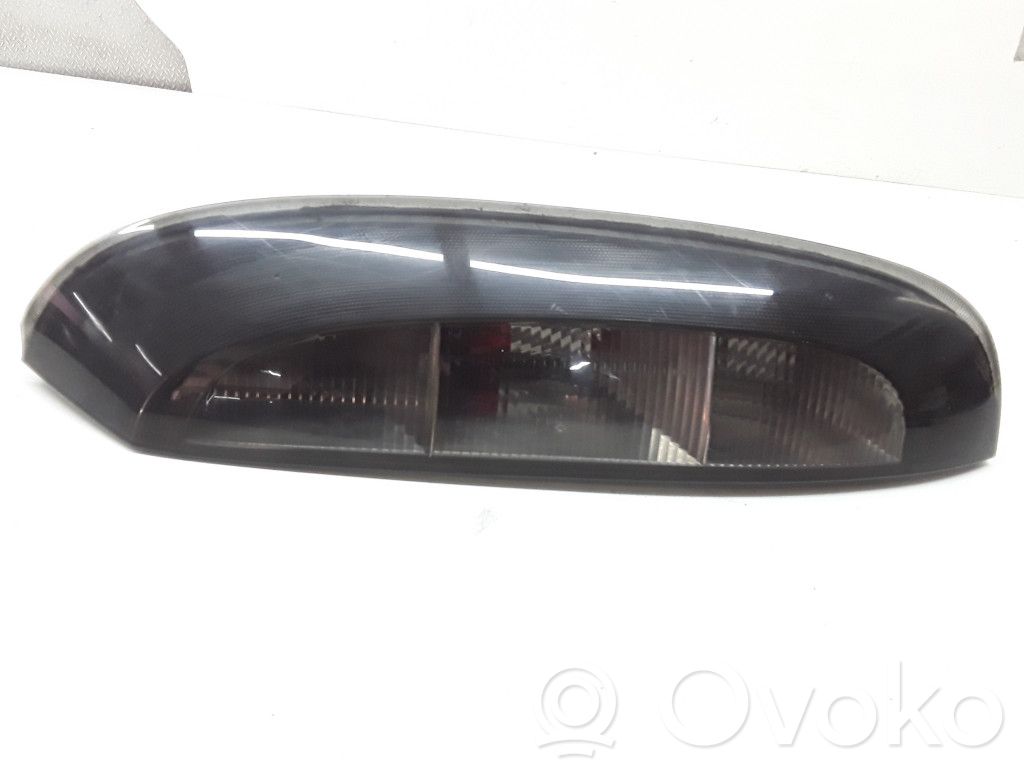 Opel Corsa C Aizmugurējais lukturis virsbūvē 