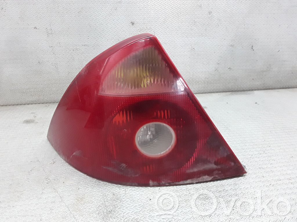 Ford Mondeo Mk III Lampă spate în caroserie