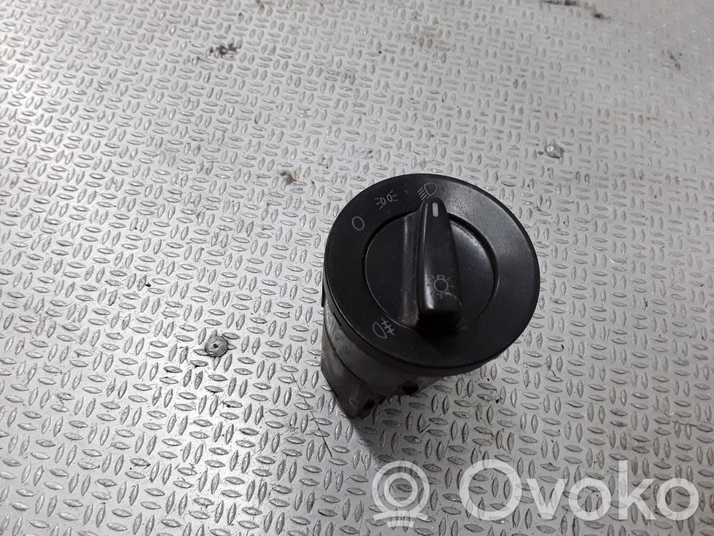 Interrupteur d’éclairage   1C0941531