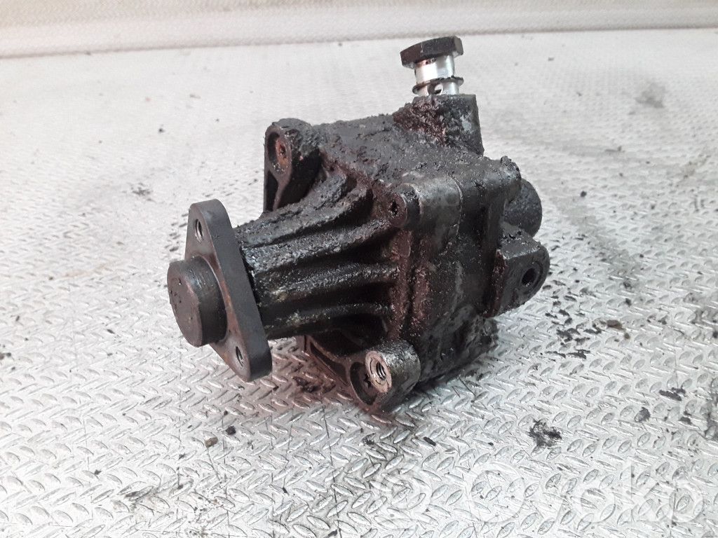 Opel Omega B1 Power steering pump 