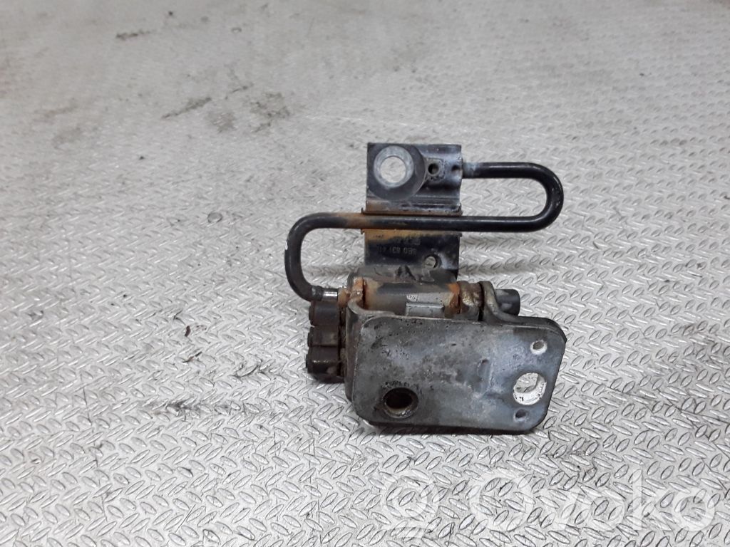 Audi A6 S6 C6 4F Zawias dolny drzwi przednich 