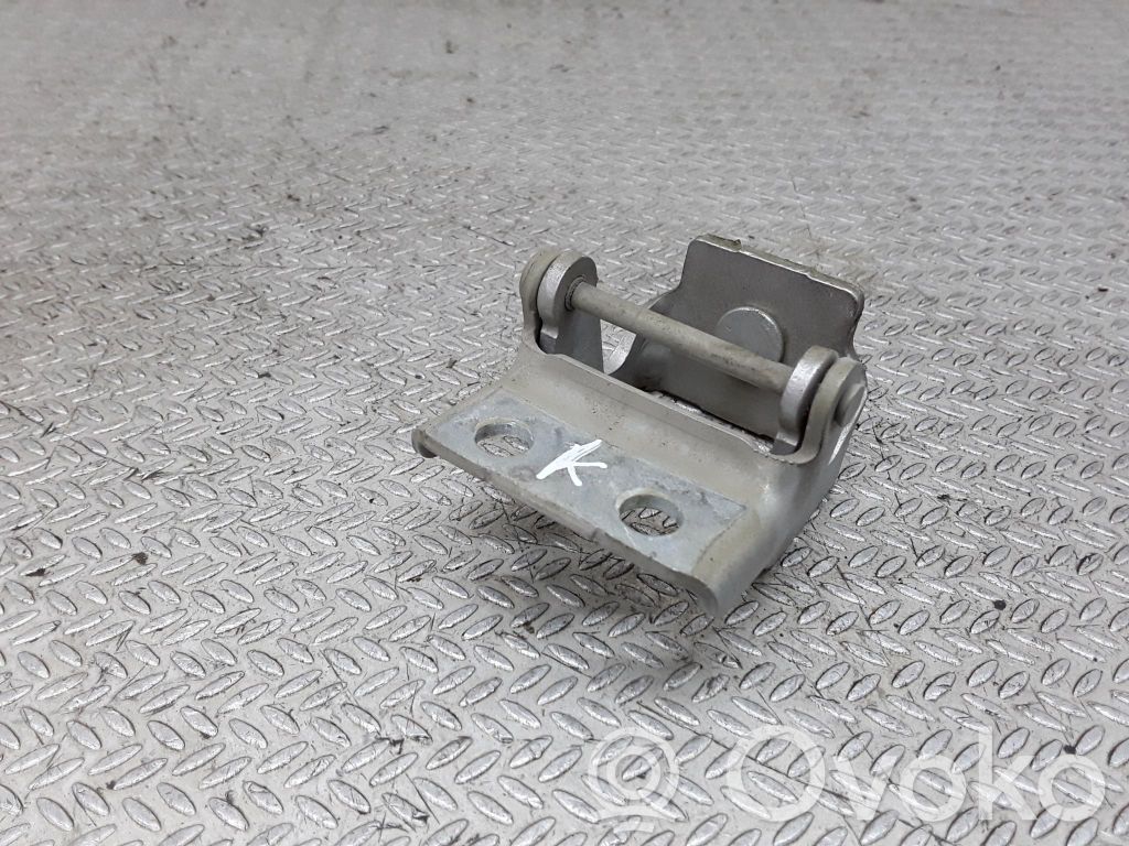 Tailgate/trunk/boot hinge