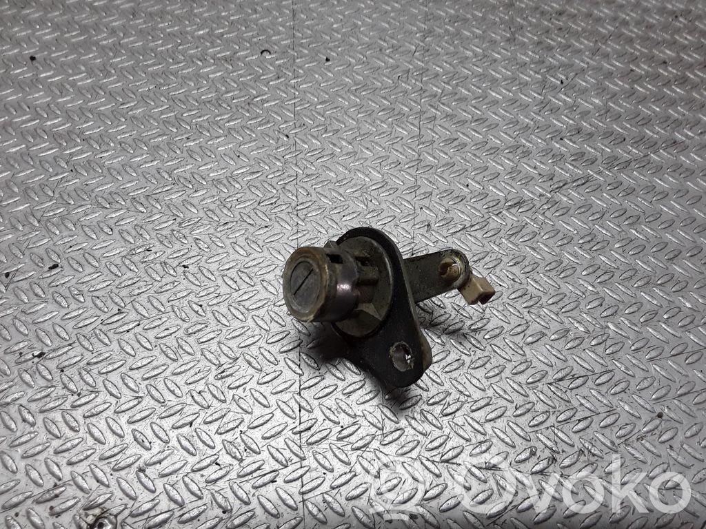 Tailgate exterior lock
