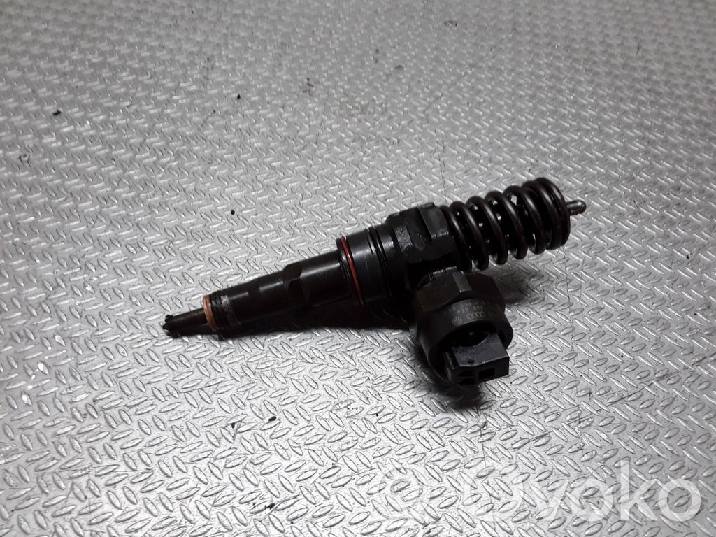 Inyector de combustible   038130073F