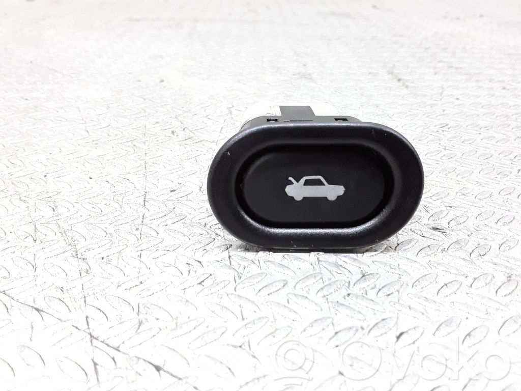 Tailgate opening switch   4733440