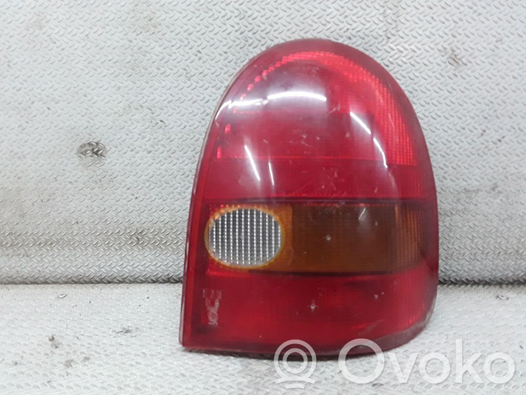 Opel Corsa B Aizmugurējais lukturis virsbūvē 