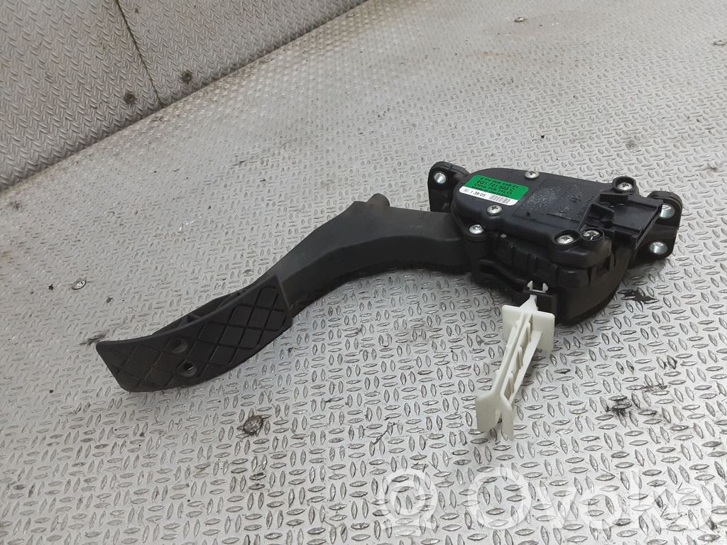 Pedale dell’acceleratore   6Q1721503C