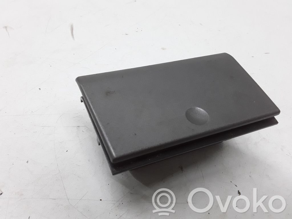 Cenicero (delantero)   9181518