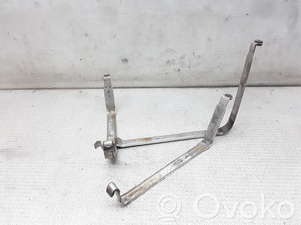 Soporte de montaje del depósito de combustible