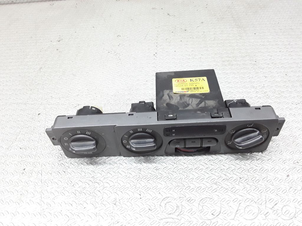 KIA Carnival Climate control unit 