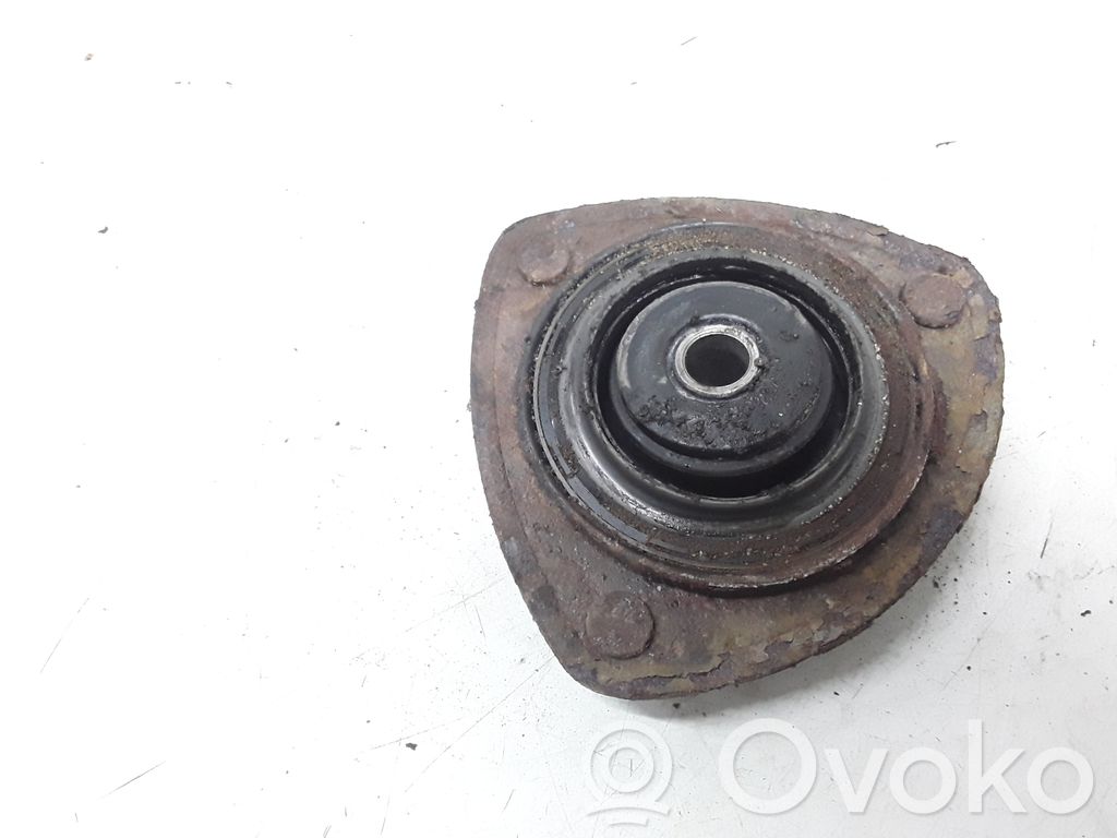 Front upper strut mount
