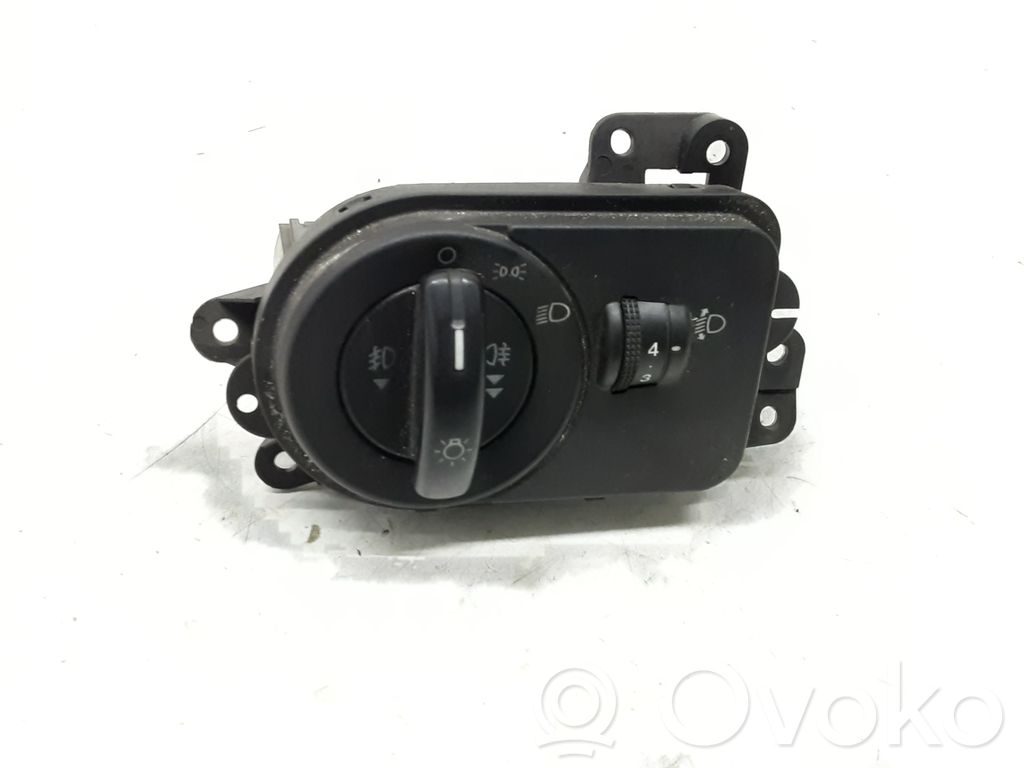 Light switch   2S6T13A024CA