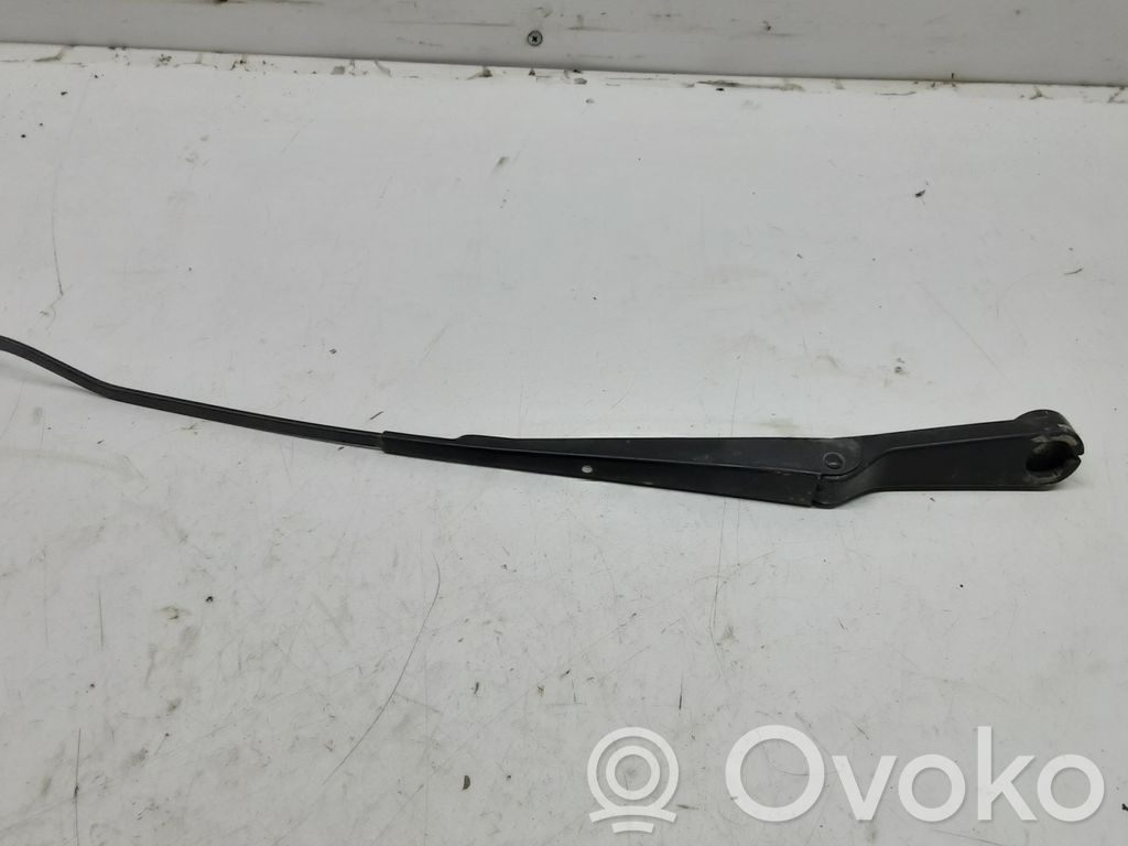 Front wiper blade arm