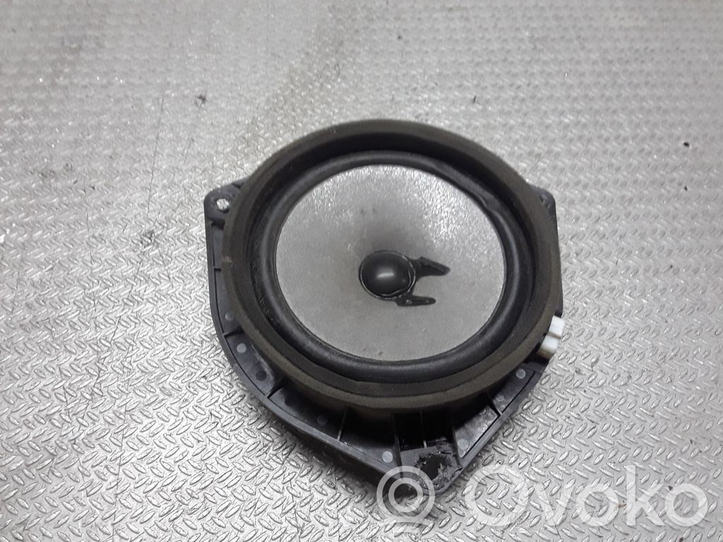 Altavoz de la puerta delantera   861600F020