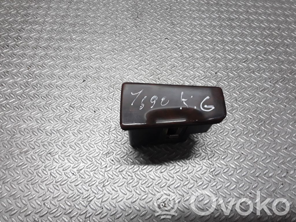 Audi A8 S8 D2 4D Durvis pelnutrauks 