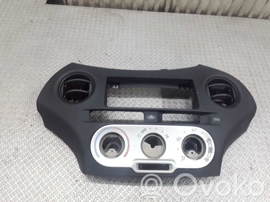 Toyota Yaris Panel klimatyzacji / Ogrzewania 