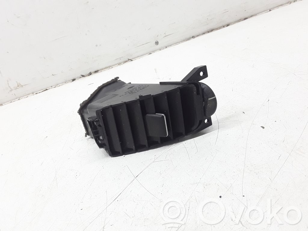 Nissan Primera Rejilla de ventilación central del panel 